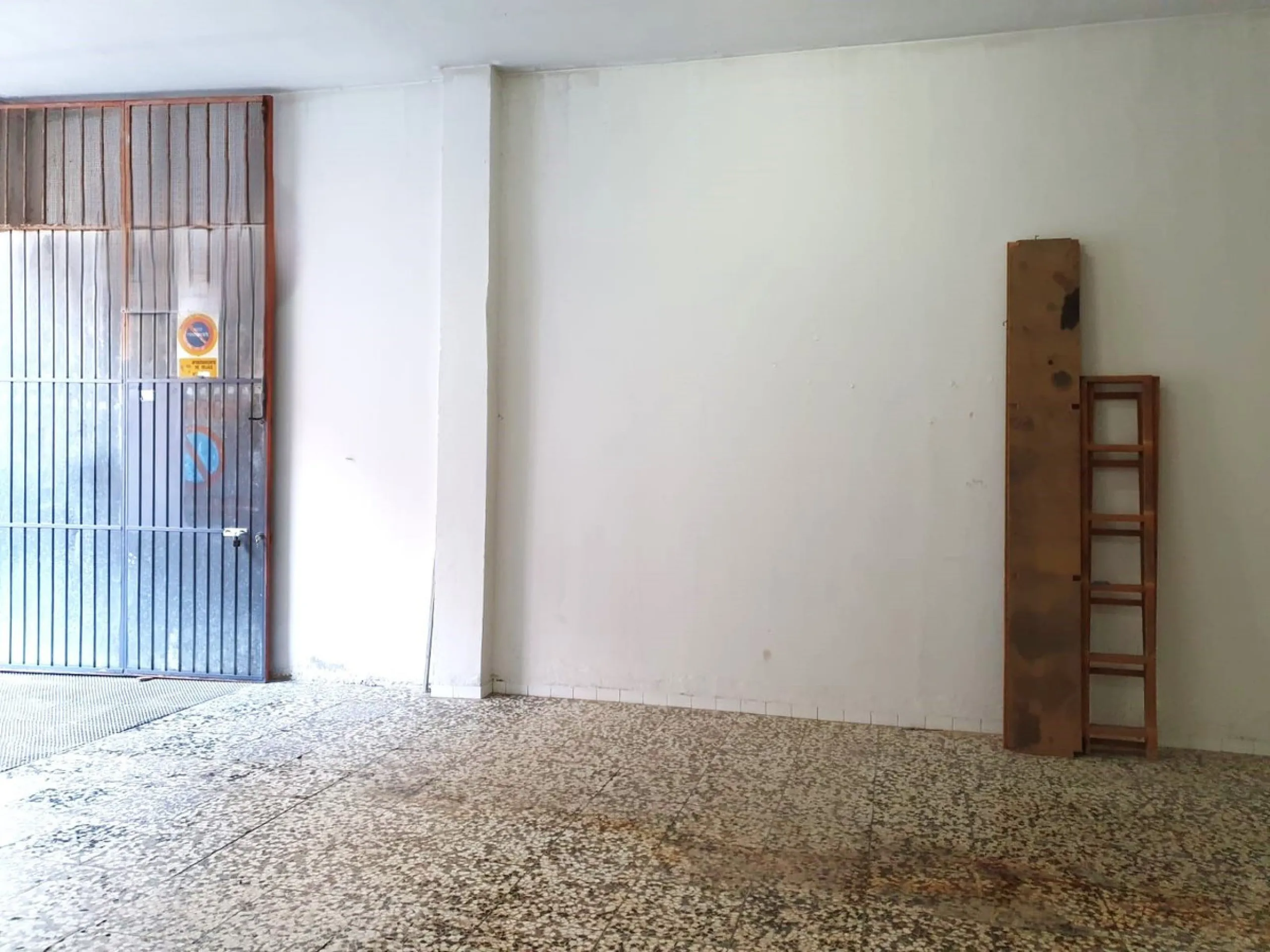 Unique opportunity on Avenida Principal de Las Flores, Las Lagunas de Mijas!