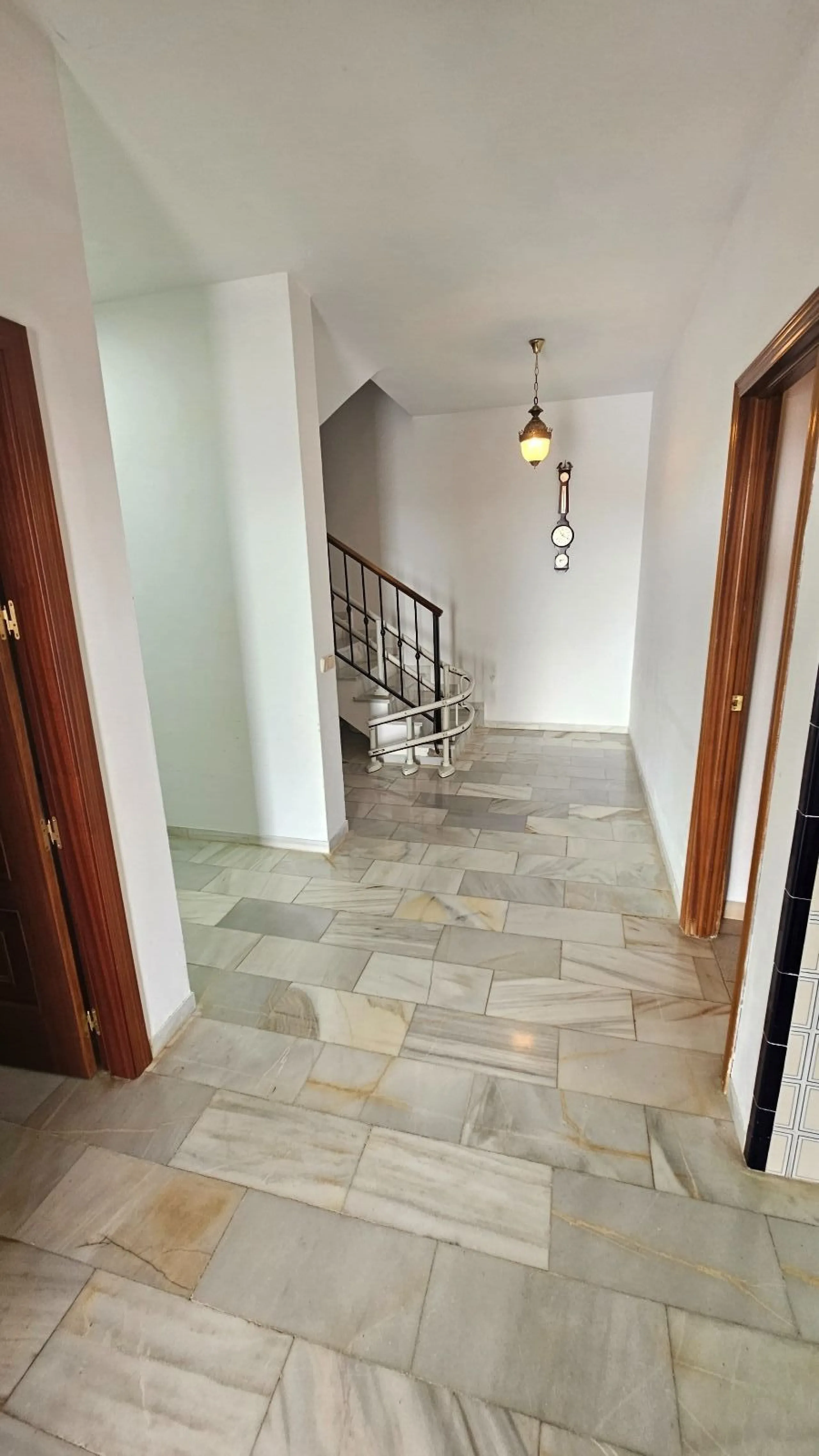 House - Detached Villa в продаже в Mijas, Málaga. В доме 4 спален и 4 ванных комнат. Площадь дома 377 м². Площадь участка 1220 м²