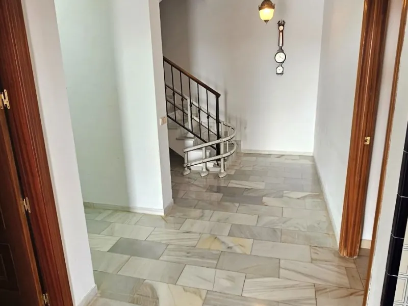 House - Detached Villa в продаже в Mijas, Málaga. В доме 4 спален и 4 ванных комнат. Площадь дома 377 м². Площадь участка 1220 м²