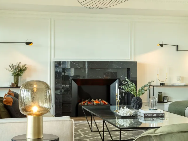 This Villa is an elegant luxury villa located in one of the most exclusive communities in Marbella. From an elevated position, this property enjoys the spectacular backdrop of the Sierra Blanca mountain range and to the front, the calm waters of the Medit