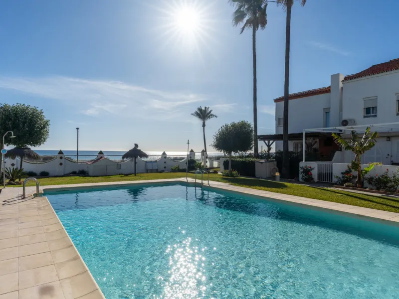 Strandnahes Stadthaus mit Meerblick bei San Luis de Sabinillas, Casares