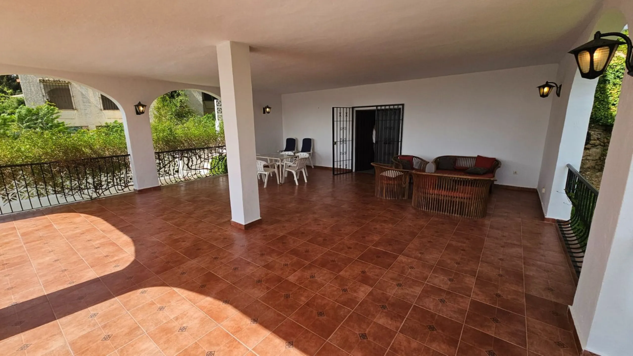 House - Detached Villa в продаже в Mijas, Málaga. В доме 4 спален и 4 ванных комнат. Площадь дома 377 м². Площадь участка 1220 м²