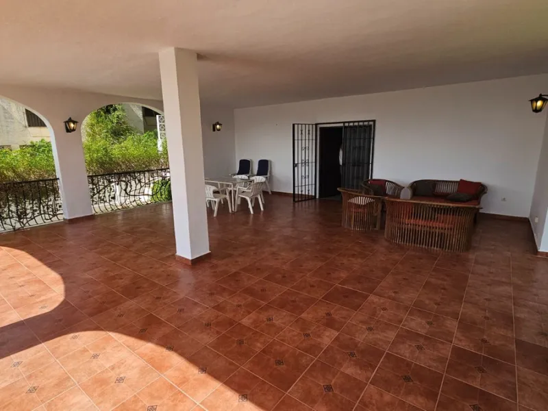 House - Detached Villa в продаже в Mijas, Málaga. В доме 4 спален и 4 ванных комнат. Площадь дома 377 м². Площадь участка 1220 м²