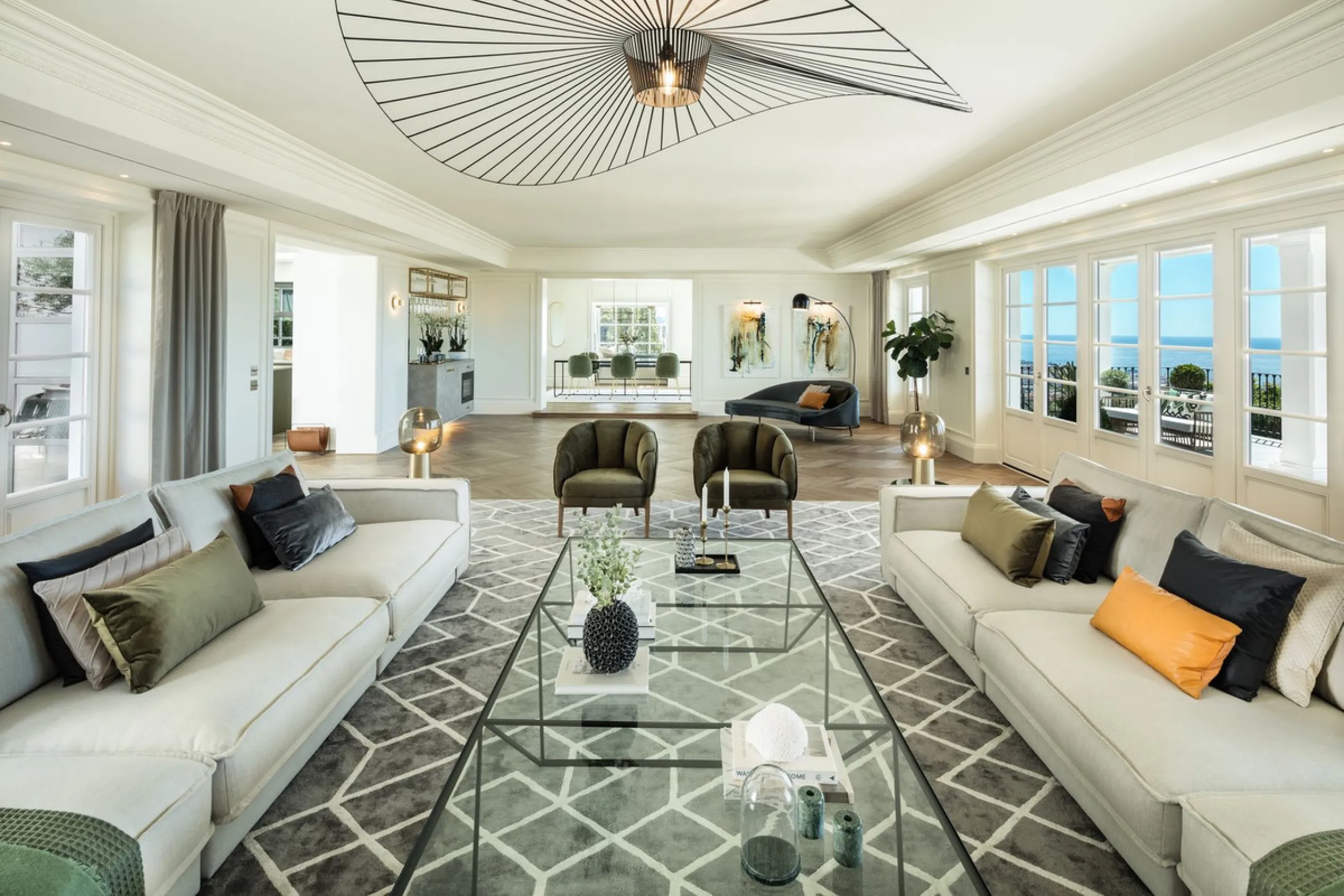 This Villa is an elegant luxury villa located in one of the most exclusive communities in Marbella. From an elevated position, this property enjoys the spectacular backdrop of the Sierra Blanca mountain range and to the front, the calm waters of the Medit