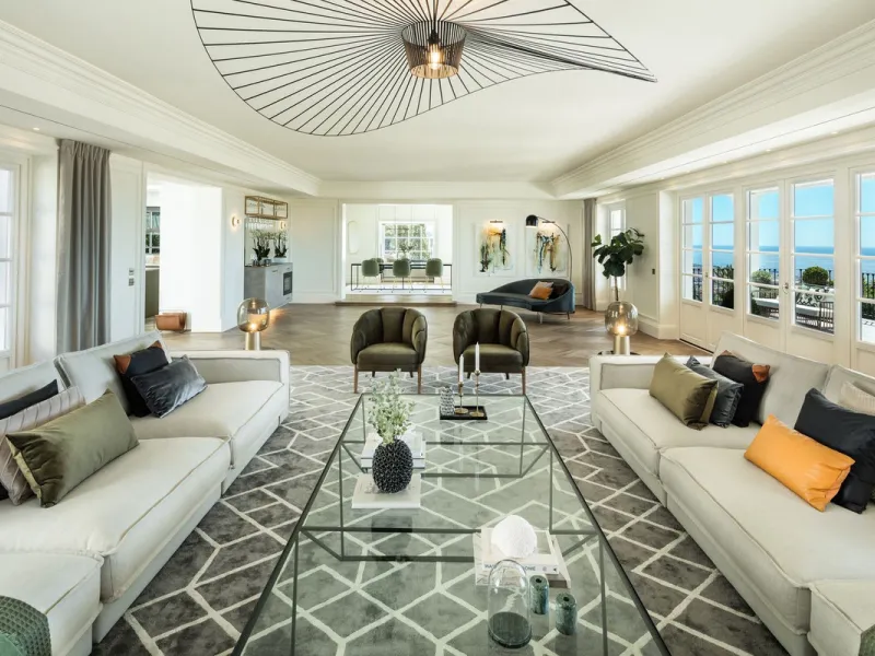 This Villa is an elegant luxury villa located in one of the most exclusive communities in Marbella. From an elevated position, this property enjoys the spectacular backdrop of the Sierra Blanca mountain range and to the front, the calm waters of the Medit