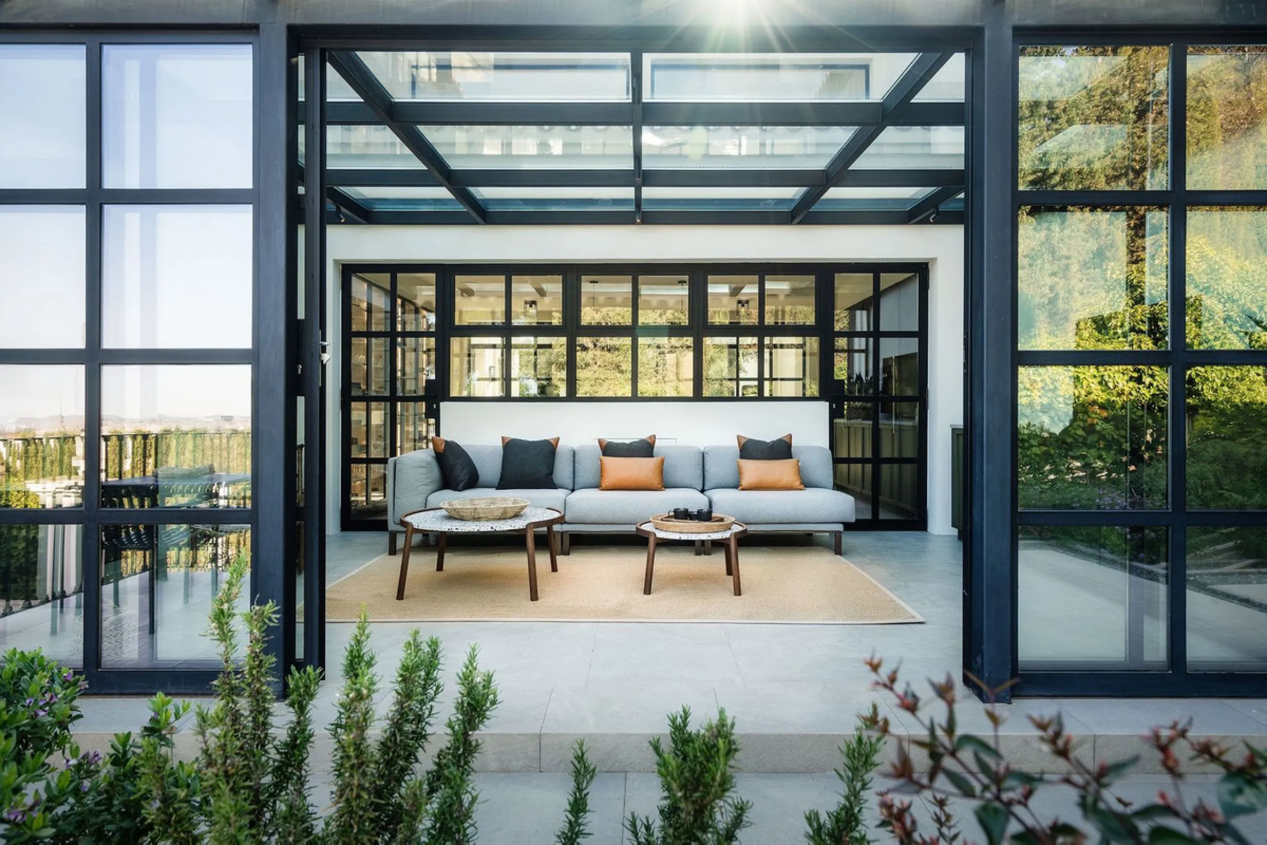 This Villa is an elegant luxury villa located in one of the most exclusive communities in Marbella. From an elevated position, this property enjoys the spectacular backdrop of the Sierra Blanca mountain range and to the front, the calm waters of the Medit