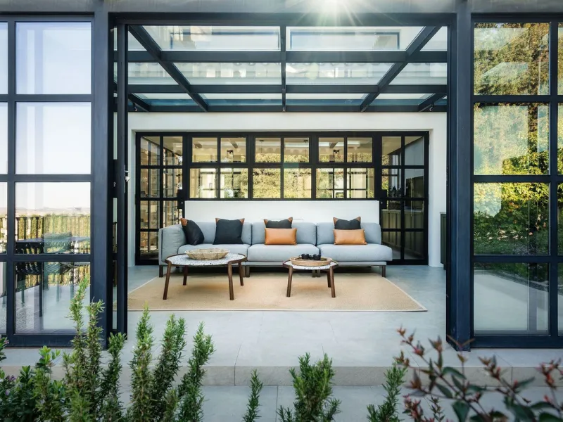 This Villa is an elegant luxury villa located in one of the most exclusive communities in Marbella. From an elevated position, this property enjoys the spectacular backdrop of the Sierra Blanca mountain range and to the front, the calm waters of the Medit