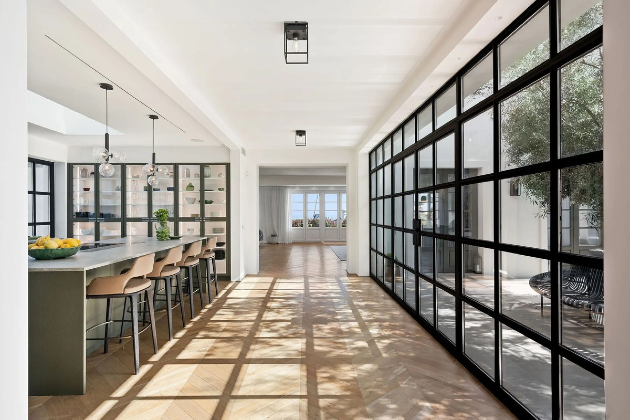 This Villa is an elegant luxury villa located in one of the most exclusive communities in Marbella. From an elevated position, this property enjoys the spectacular backdrop of the Sierra Blanca mountain range and to the front, the calm waters of the Medit