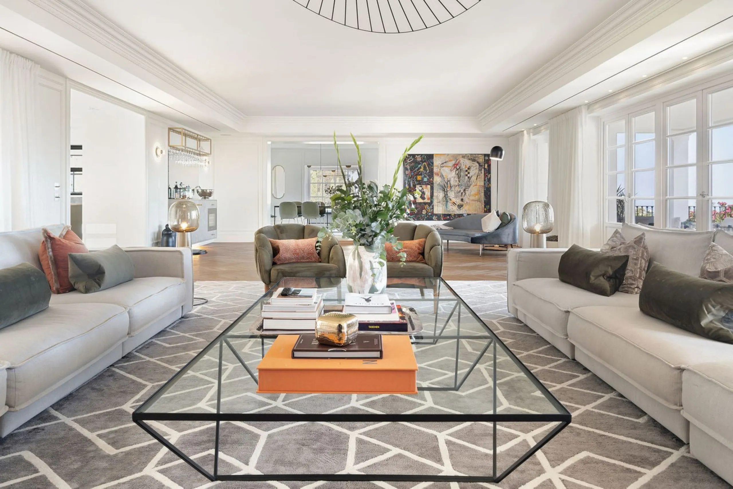This Villa is an elegant luxury villa located in one of the most exclusive communities in Marbella. From an elevated position, this property enjoys the spectacular backdrop of the Sierra Blanca mountain range and to the front, the calm waters of the Medit