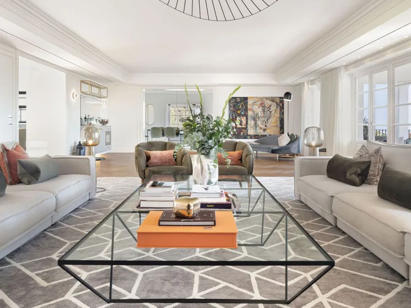 This Villa is an elegant luxury villa located in one of the most exclusive communities in Marbella. From an elevated position, this property enjoys the spectacular backdrop of the Sierra Blanca mountain range and to the front, the calm waters of the Medit