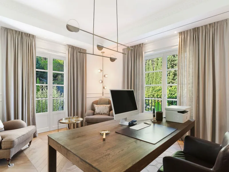 This Villa is an elegant luxury villa located in one of the most exclusive communities in Marbella. From an elevated position, this property enjoys the spectacular backdrop of the Sierra Blanca mountain range and to the front, the calm waters of the Medit