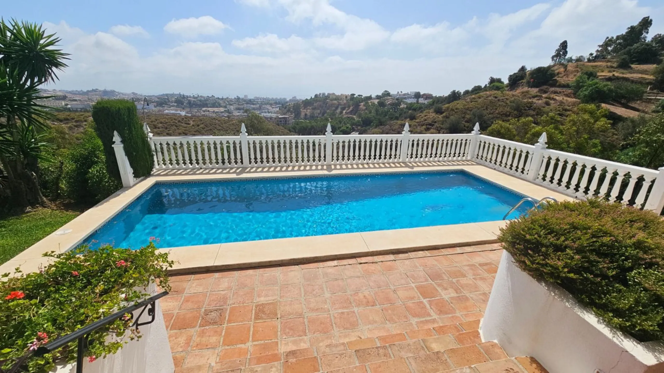 House - Detached Villa в продаже в Mijas, Málaga. В доме 4 спален и 4 ванных комнат. Площадь дома 377 м². Площадь участка 1220 м²