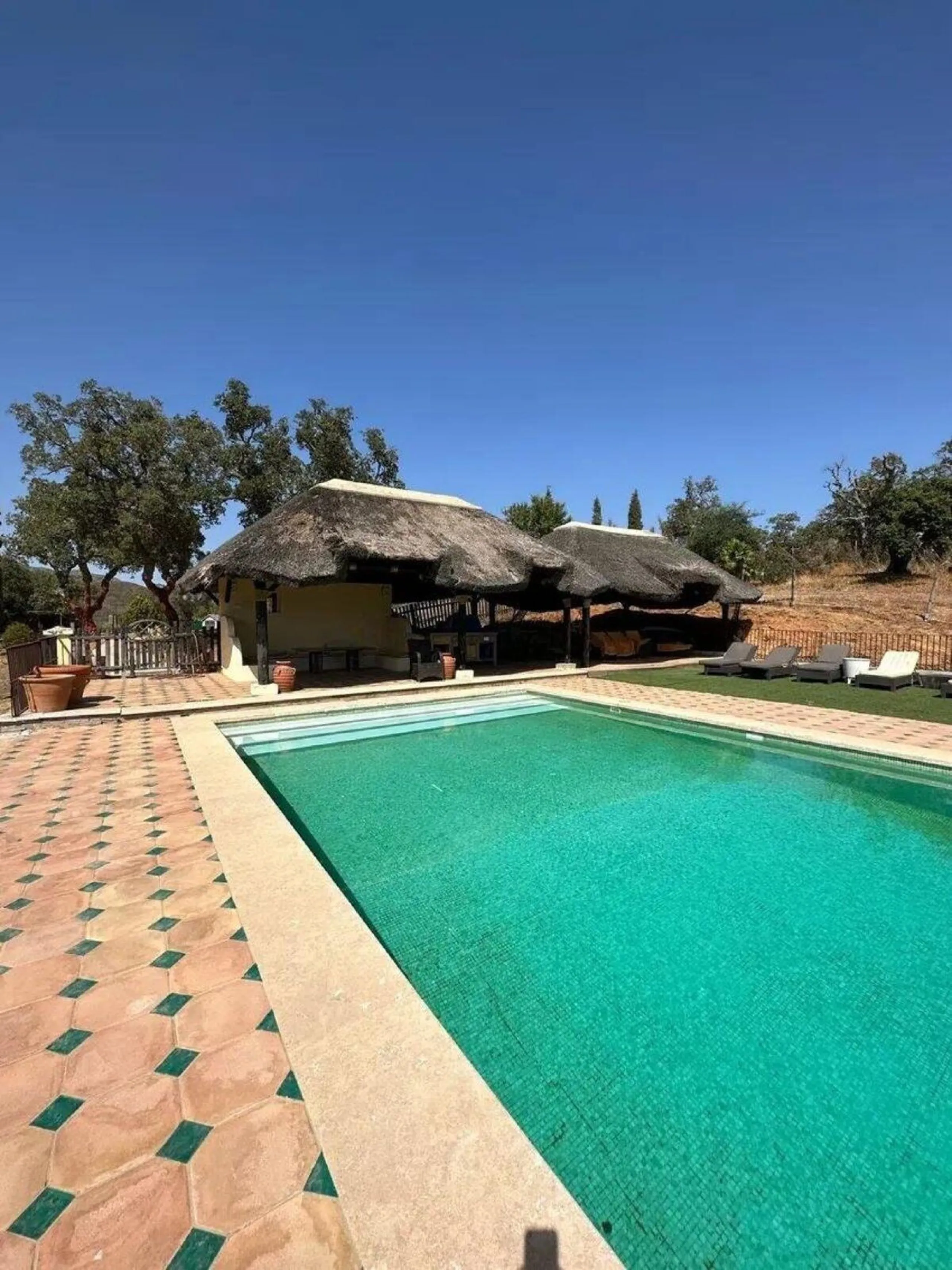 This wonderful estate is located in a privileged area with stunning panoramic sea and mountain views and has 38,000 meters of plot with a house of 2,300 meters built.