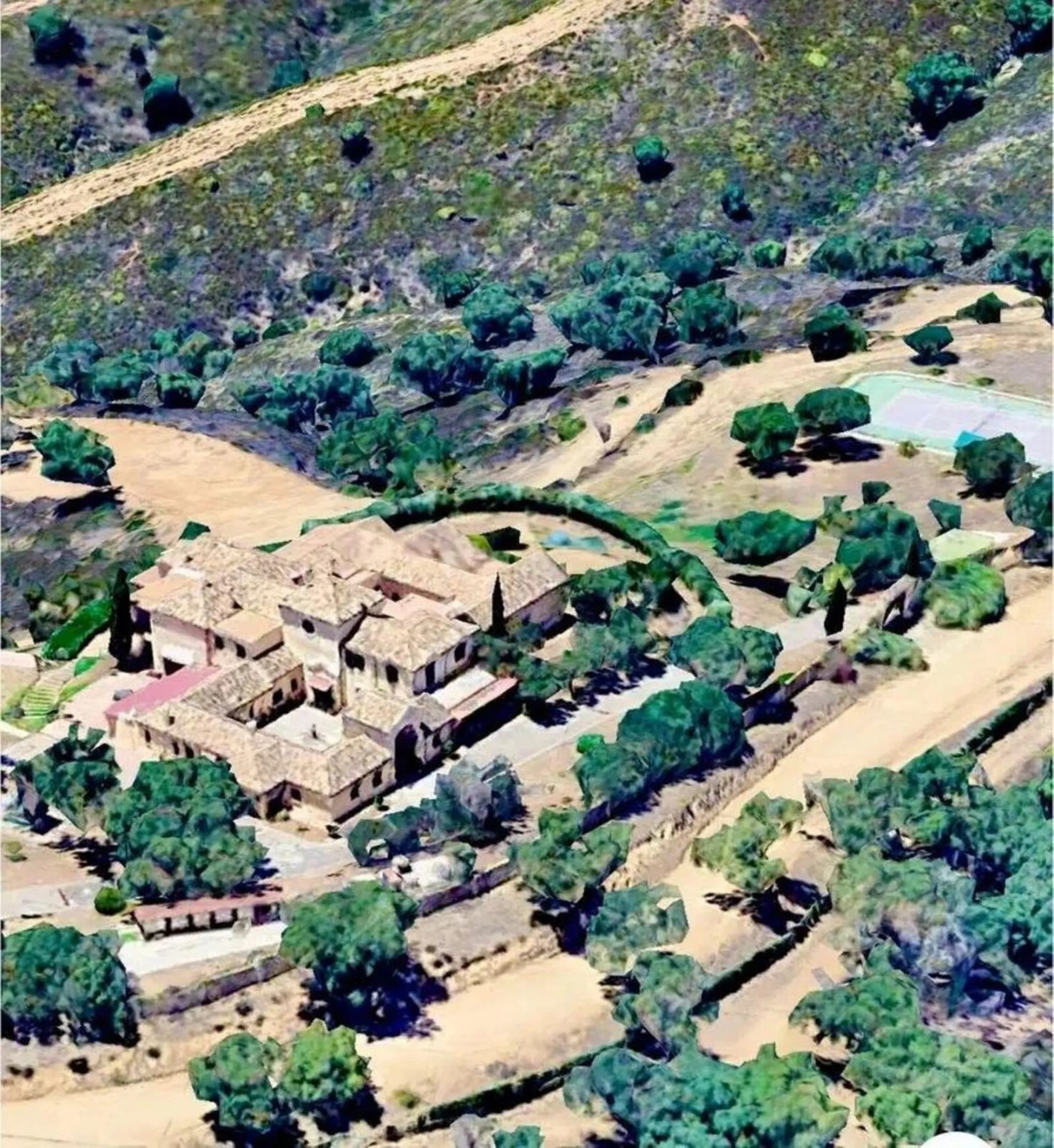 This wonderful estate is located in a privileged area with stunning panoramic sea and mountain views and has 38,000 meters of plot with a house of 2,300 meters built.