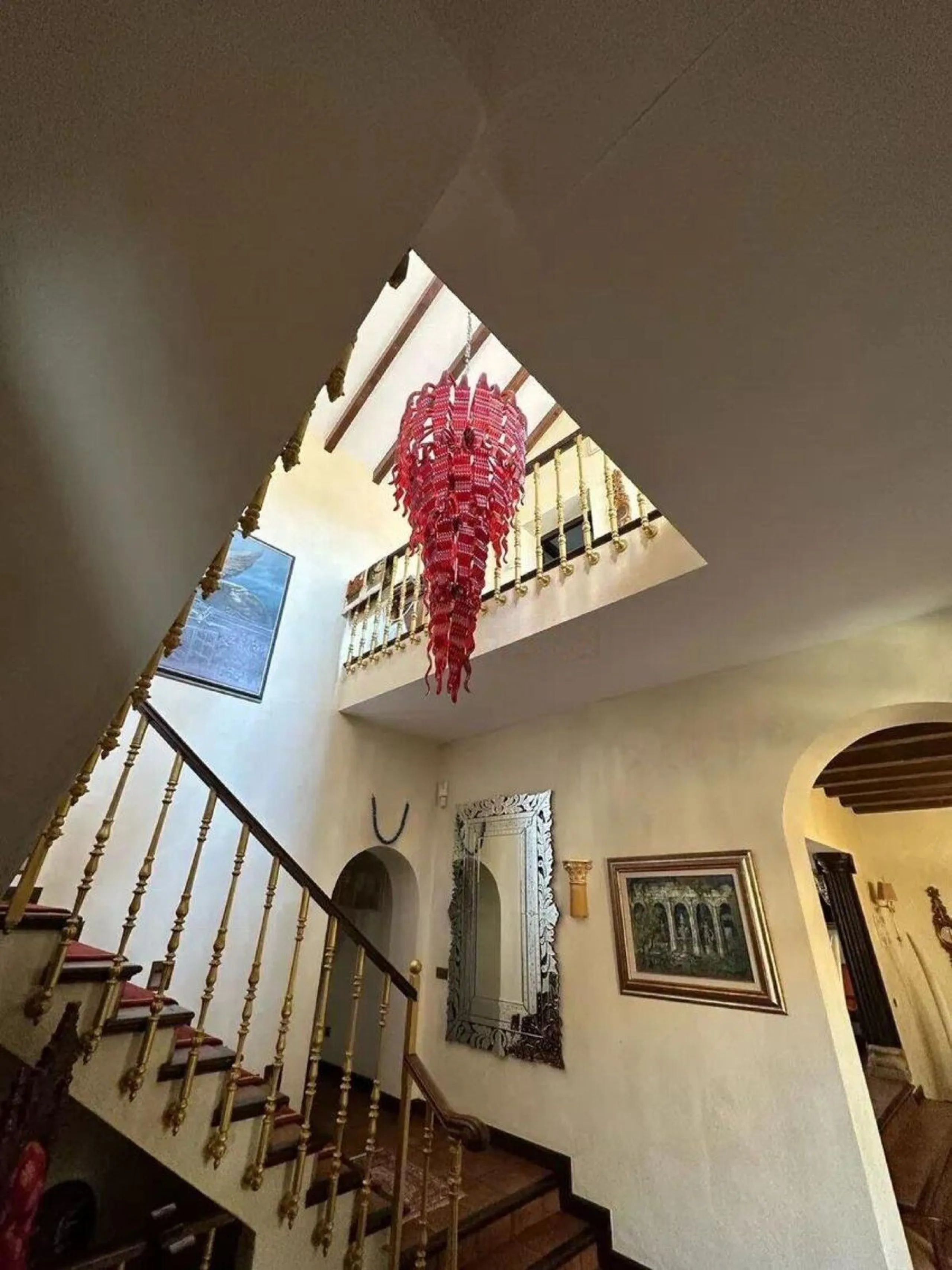 This wonderful estate is located in a privileged area with stunning panoramic sea and mountain views and has 38,000 meters of plot with a house of 2,300 meters built.