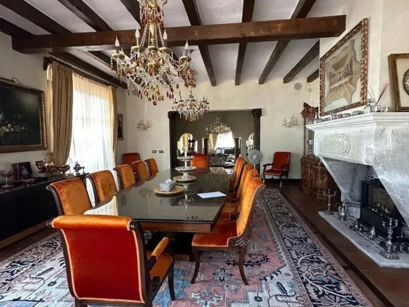This wonderful estate is located in a privileged area with stunning panoramic sea and mountain views and has 38,000 meters of plot with a house of 2,300 meters built.