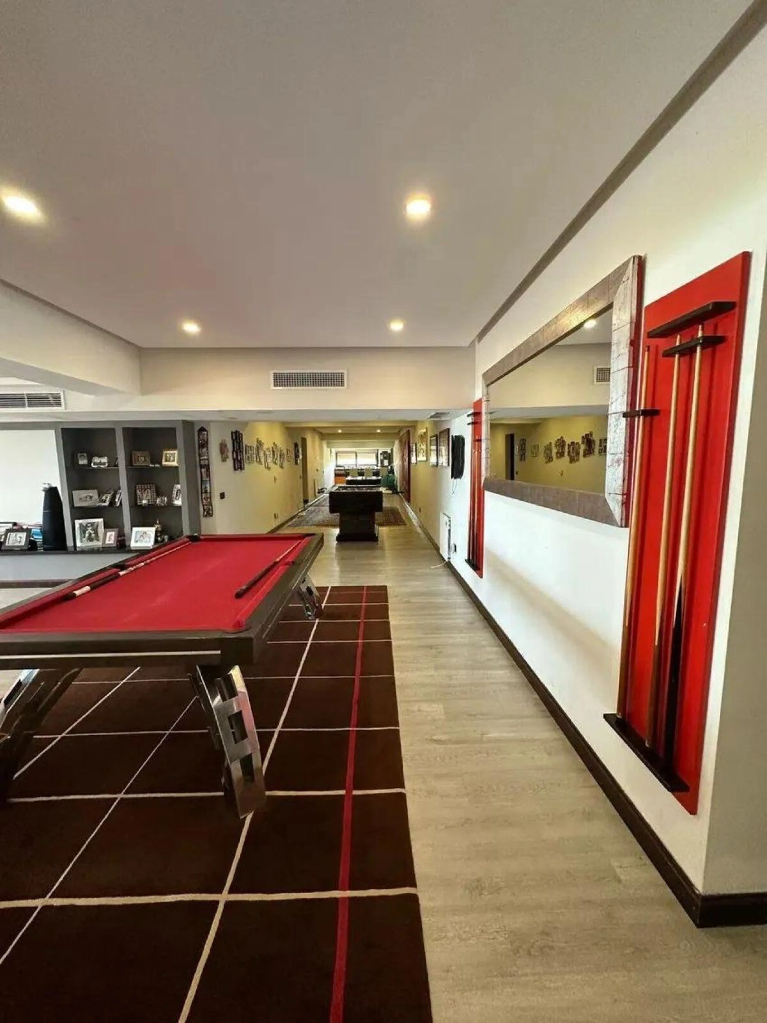 This wonderful estate is located in a privileged area with stunning panoramic sea and mountain views and has 38,000 meters of plot with a house of 2,300 meters built.