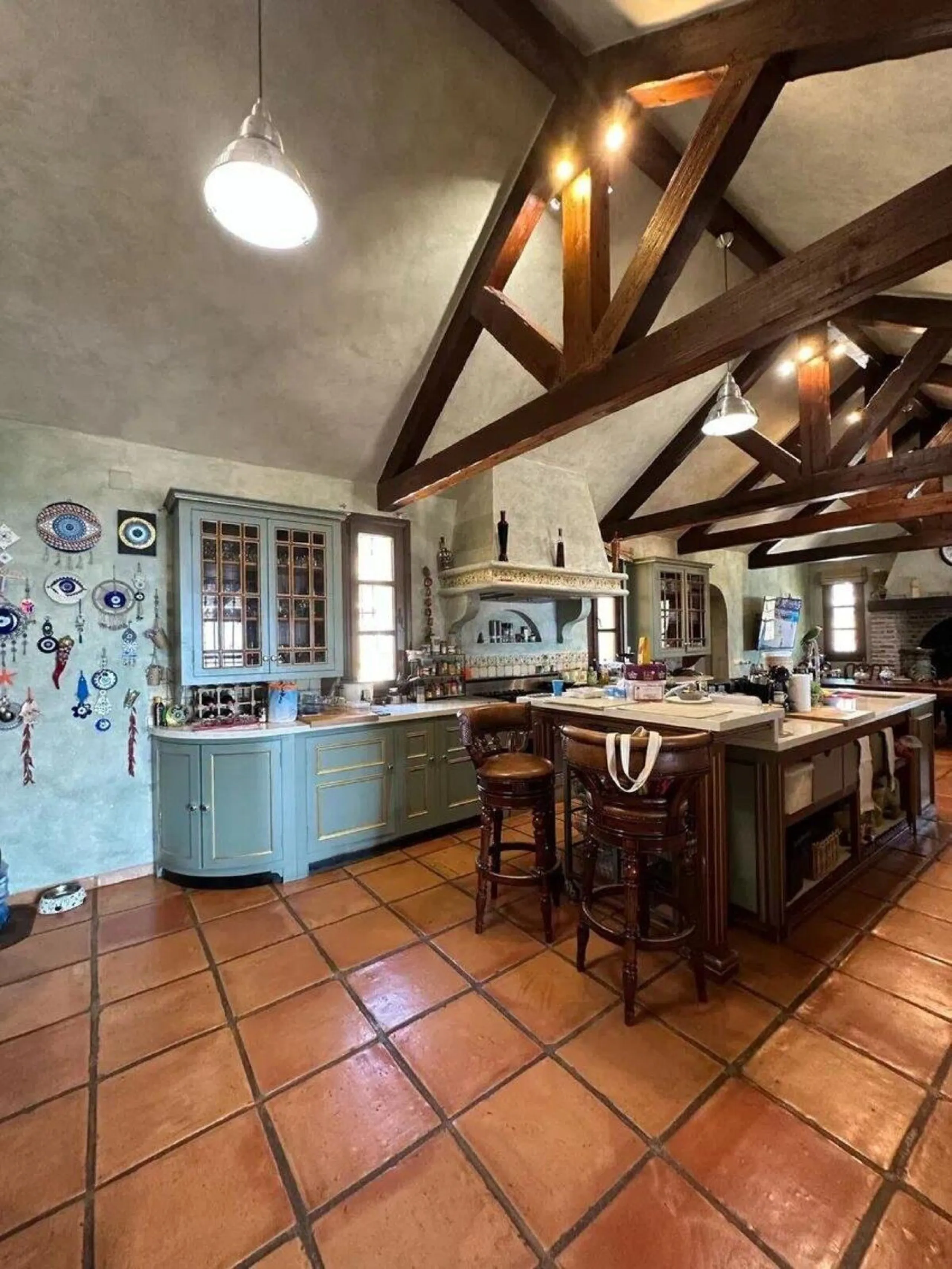 This wonderful estate is located in a privileged area with stunning panoramic sea and mountain views and has 38,000 meters of plot with a house of 2,300 meters built.