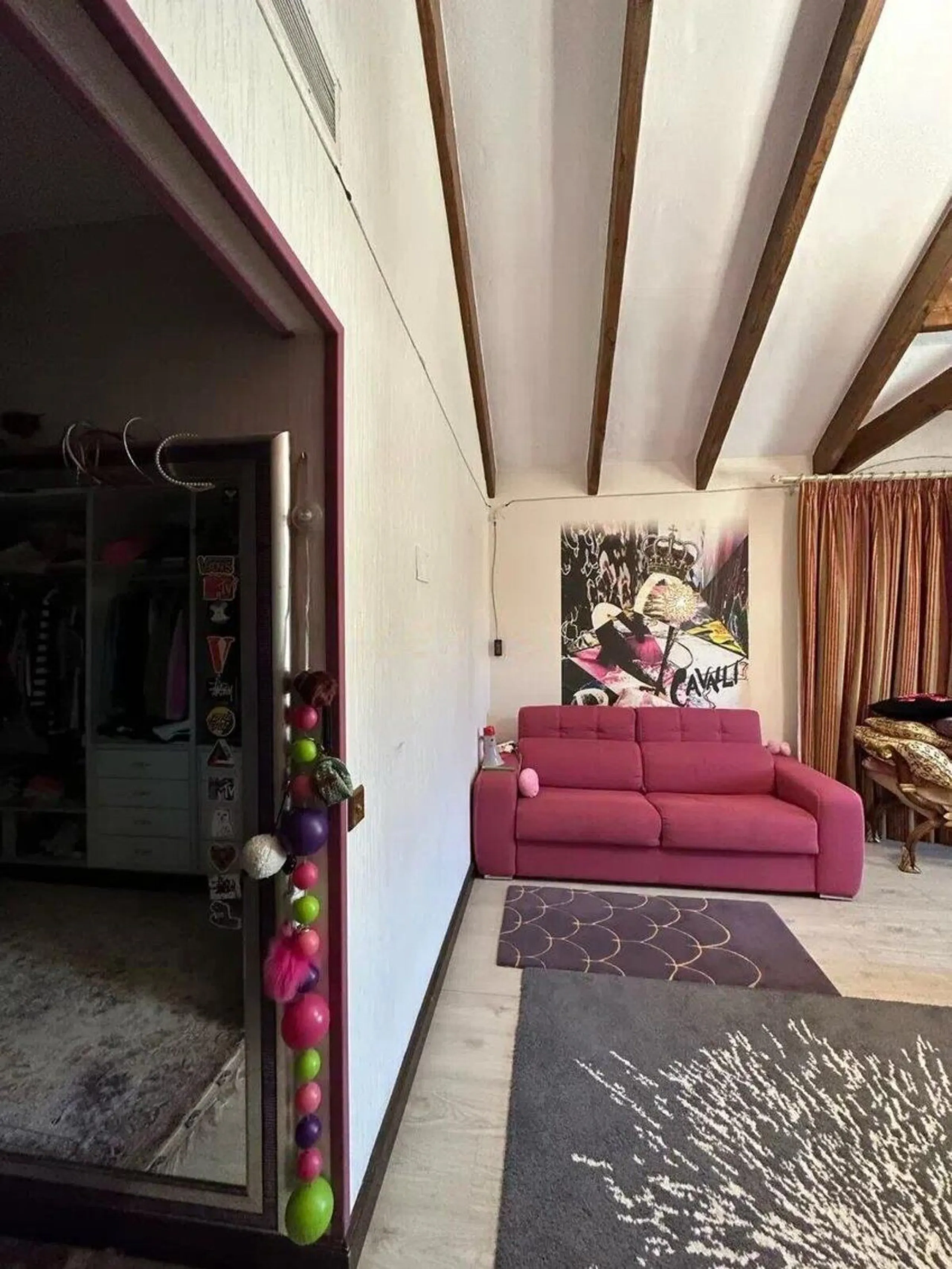 This wonderful estate is located in a privileged area with stunning panoramic sea and mountain views and has 38,000 meters of plot with a house of 2,300 meters built.