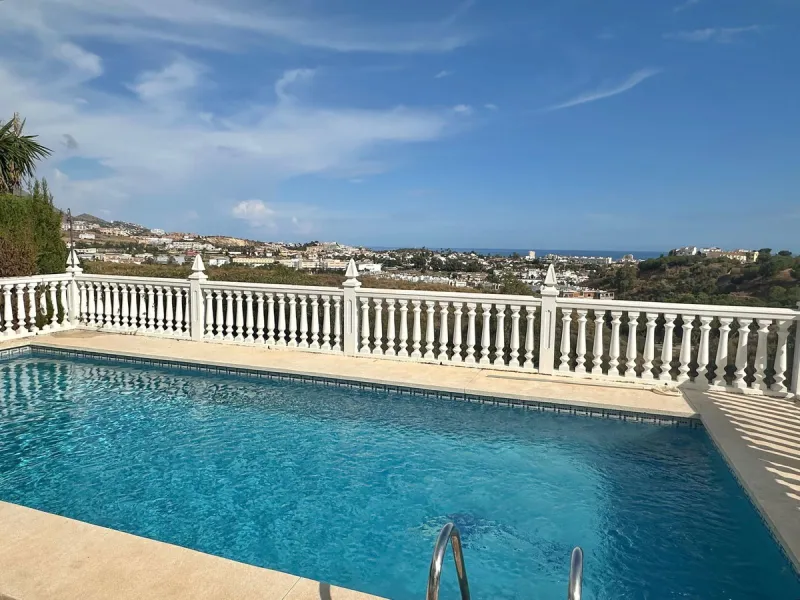 House - Detached Villa в продаже в Mijas, Málaga. В доме 4 спален и 4 ванных комнат. Площадь дома 377 м². Площадь участка 1220 м²