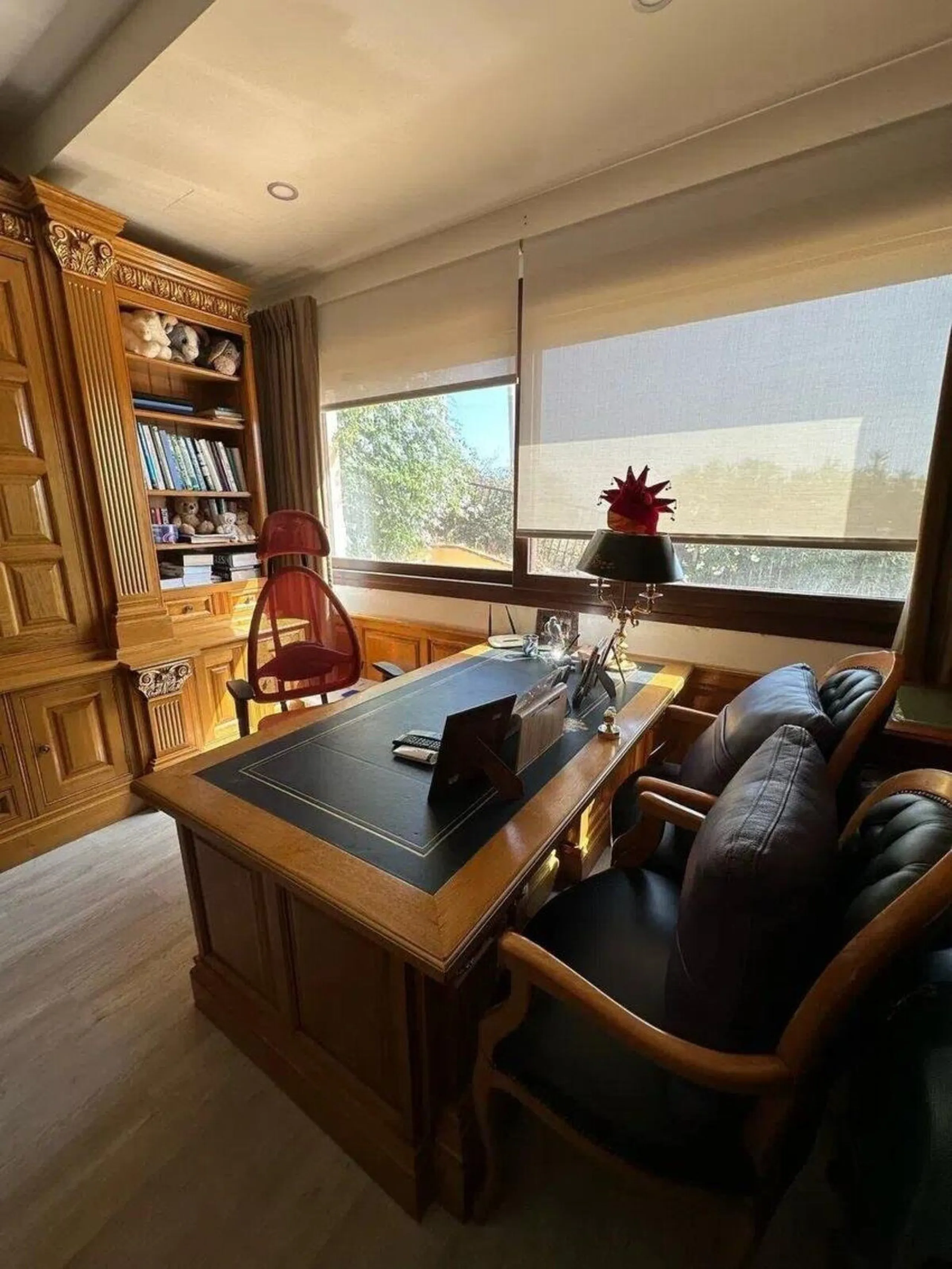 This wonderful estate is located in a privileged area with stunning panoramic sea and mountain views and has 38,000 meters of plot with a house of 2,300 meters built.