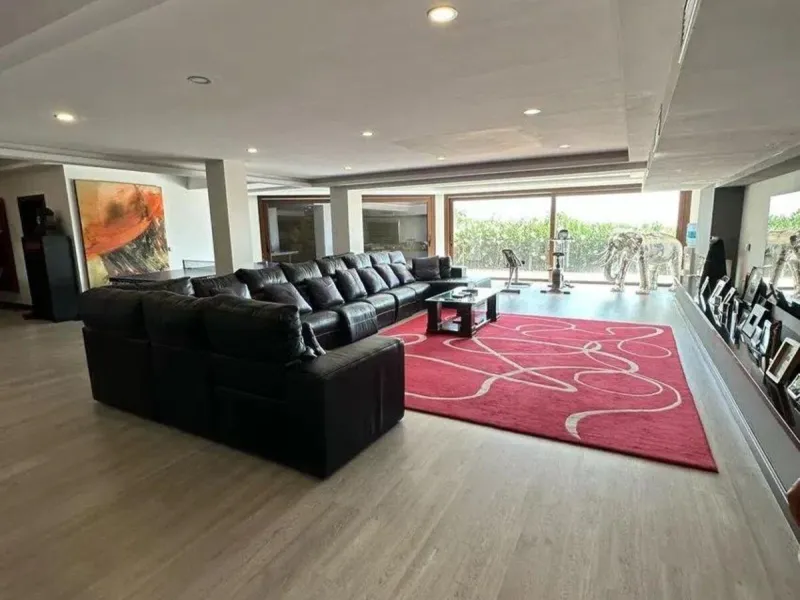 This wonderful estate is located in a privileged area with stunning panoramic sea and mountain views and has 38,000 meters of plot with a house of 2,300 meters built.