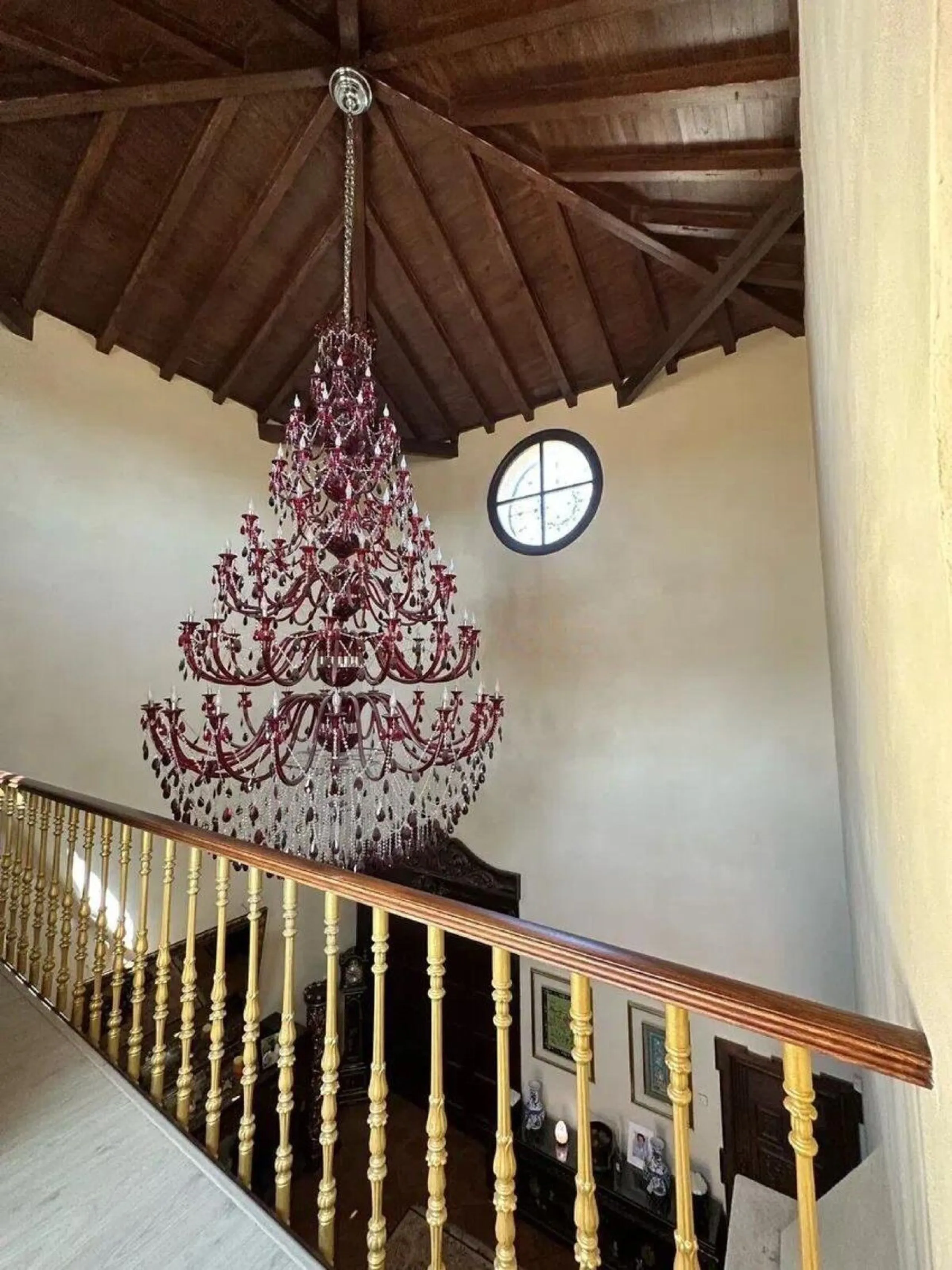 This wonderful estate is located in a privileged area with stunning panoramic sea and mountain views and has 38,000 meters of plot with a house of 2,300 meters built.