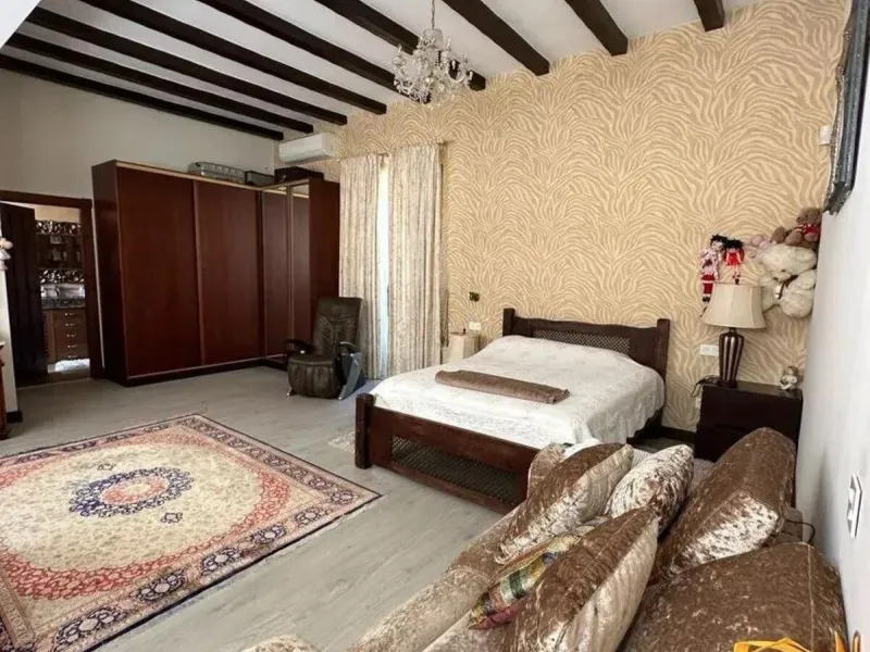 This wonderful estate is located in a privileged area with stunning panoramic sea and mountain views and has 38,000 meters of plot with a house of 2,300 meters built.