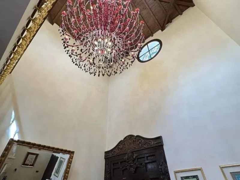 This wonderful estate is located in a privileged area with stunning panoramic sea and mountain views and has 38,000 meters of plot with a house of 2,300 meters built.
