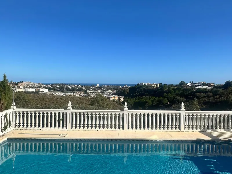 House - Detached Villa в продаже в Mijas, Málaga. В доме 4 спален и 4 ванных комнат. Площадь дома 377 м². Площадь участка 1220 м²