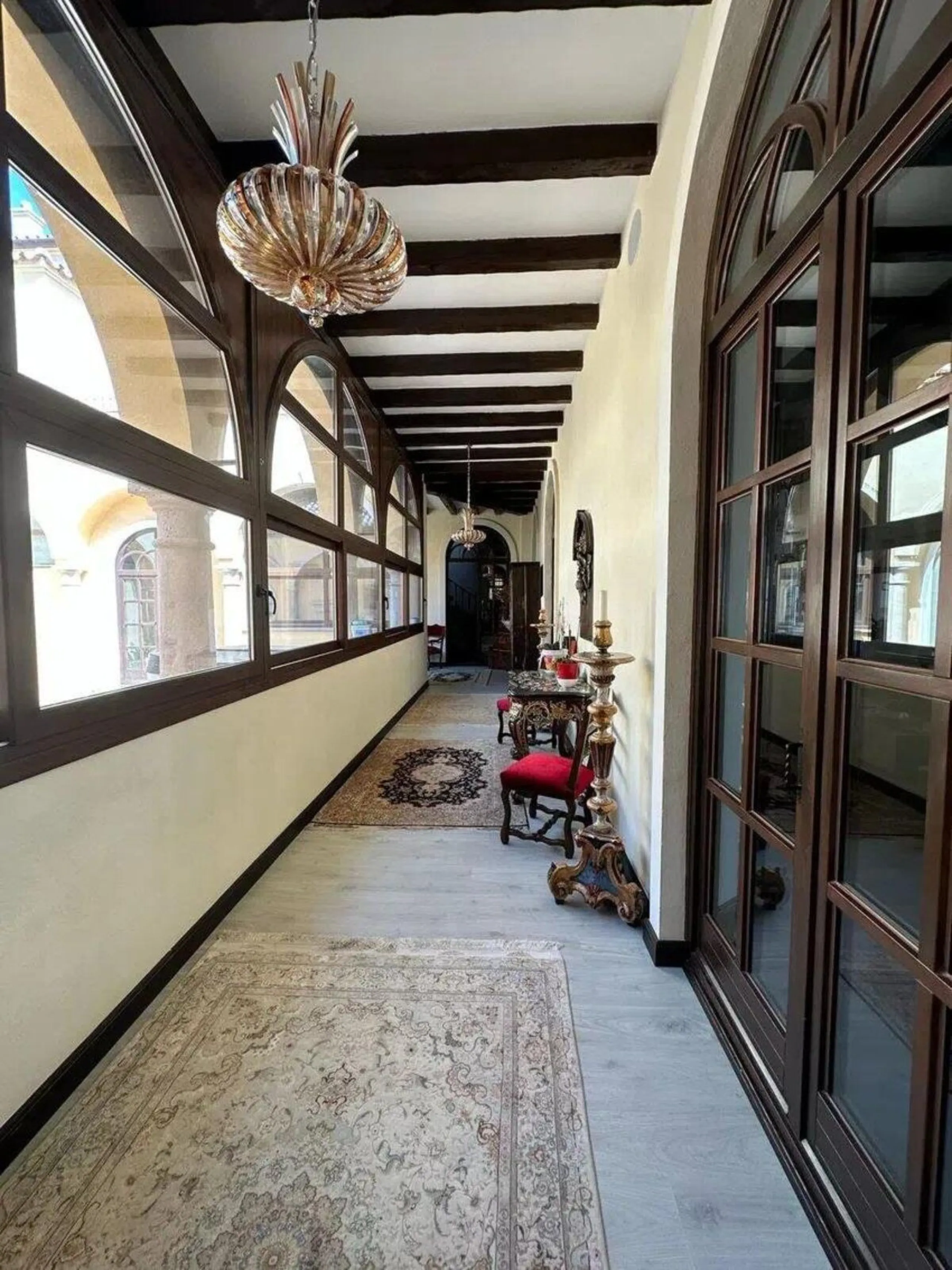 This wonderful estate is located in a privileged area with stunning panoramic sea and mountain views and has 38,000 meters of plot with a house of 2,300 meters built.