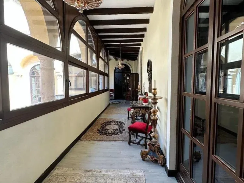 This wonderful estate is located in a privileged area with stunning panoramic sea and mountain views and has 38,000 meters of plot with a house of 2,300 meters built.