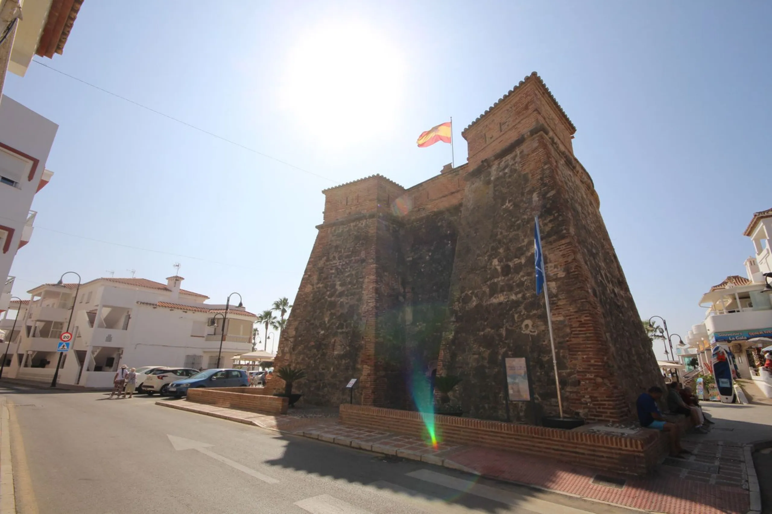 Fantastic semi-detached house in the heart of La Cala de Mijas, just a few steps from the beach!!