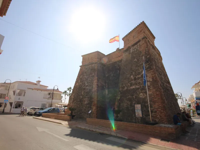 Fantastic semi-detached house in the heart of La Cala de Mijas, just a few steps from the beach!!