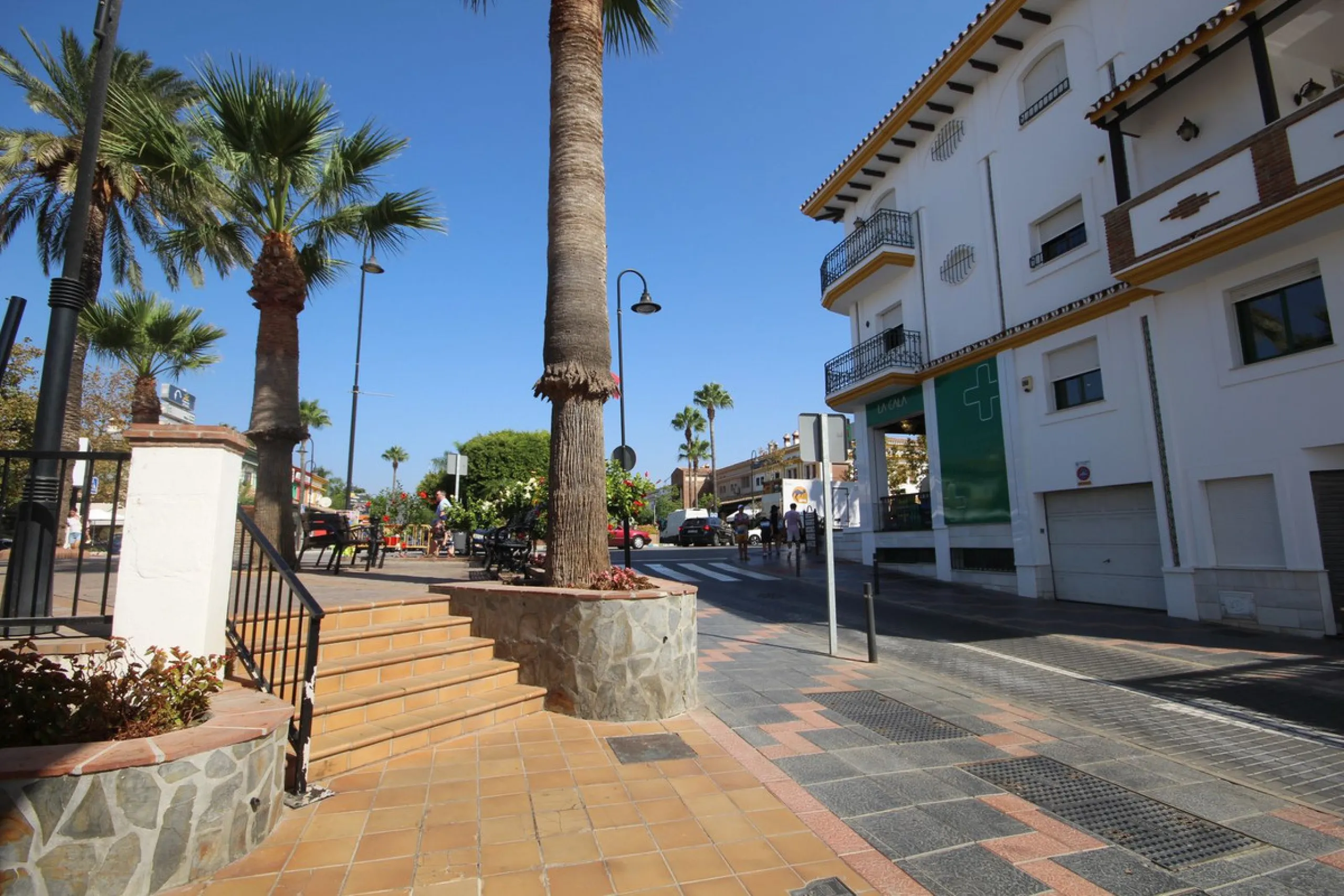 Fantastic semi-detached house in the heart of La Cala de Mijas, just a few steps from the beach!!