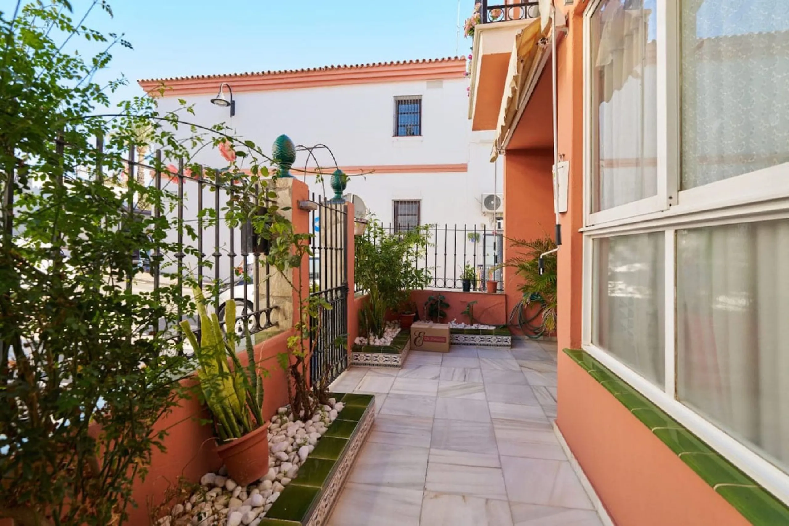 Fantastic semi-detached house in the heart of La Cala de Mijas, just a few steps from the beach!!