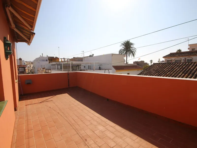 Fantastic semi-detached house in the heart of La Cala de Mijas, just a few steps from the beach!!