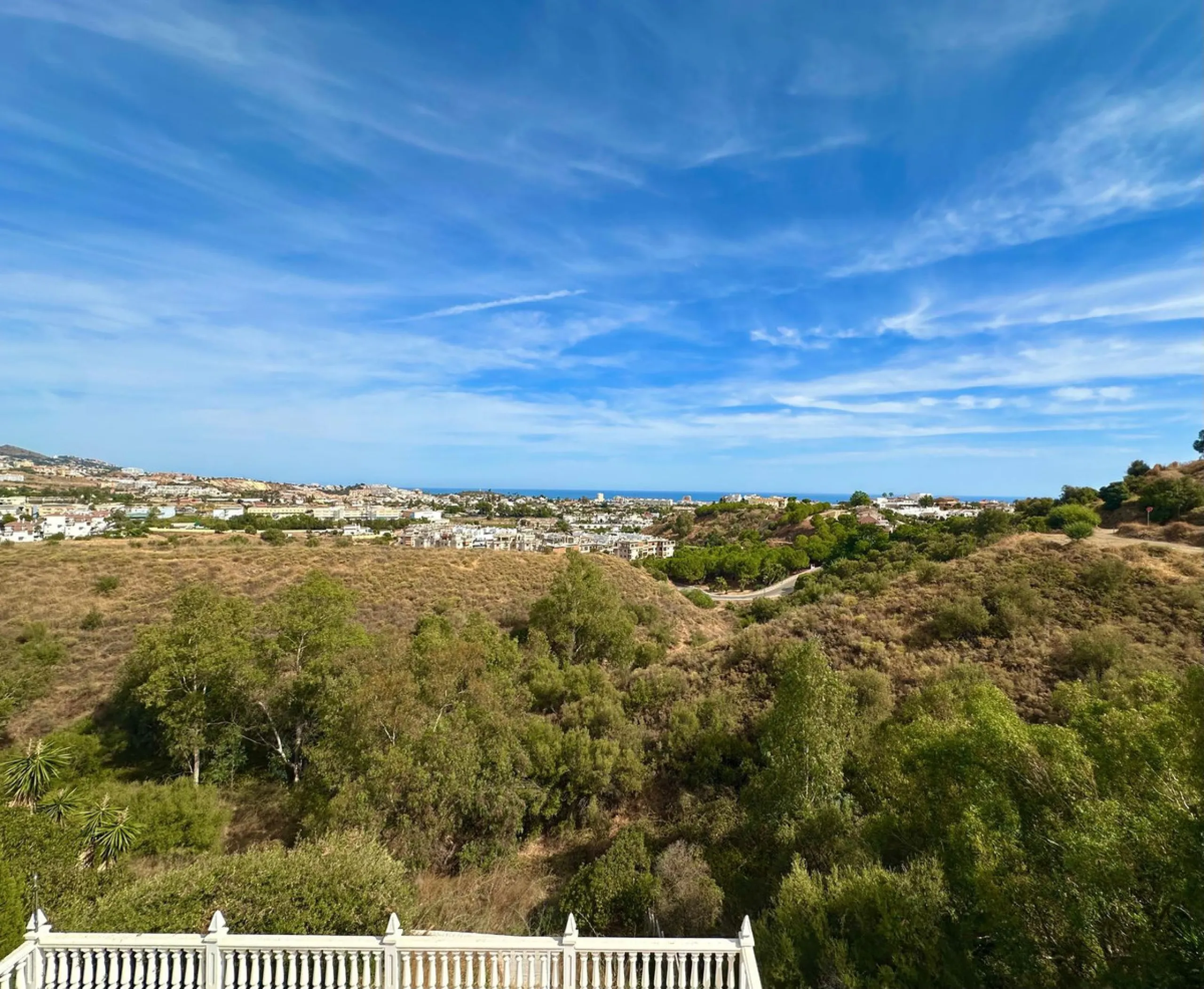 House - Detached Villa в продаже в Mijas, Málaga. В доме 4 спален и 4 ванных комнат. Площадь дома 377 м². Площадь участка 1220 м²