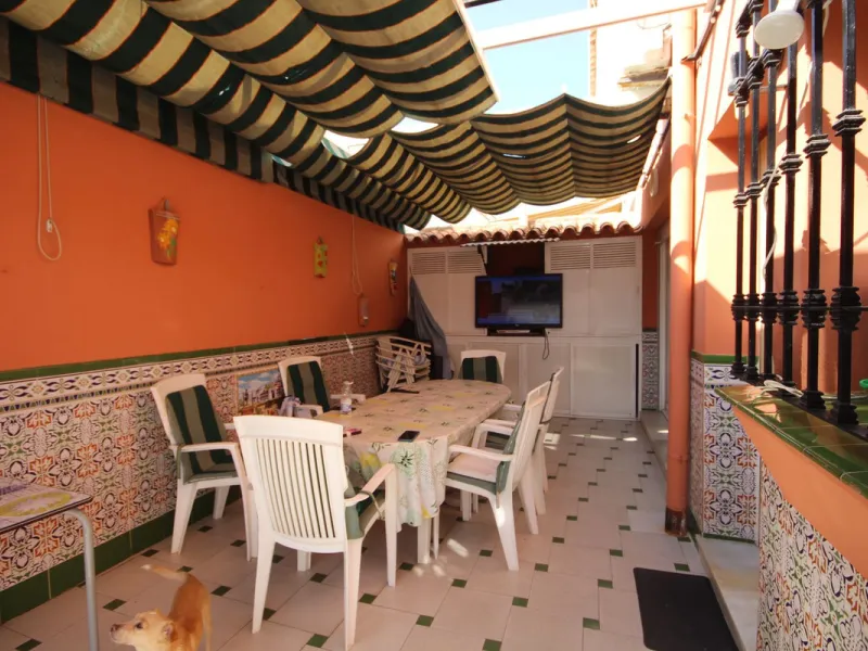 Fantastic semi-detached house in the heart of La Cala de Mijas, just a few steps from the beach!!