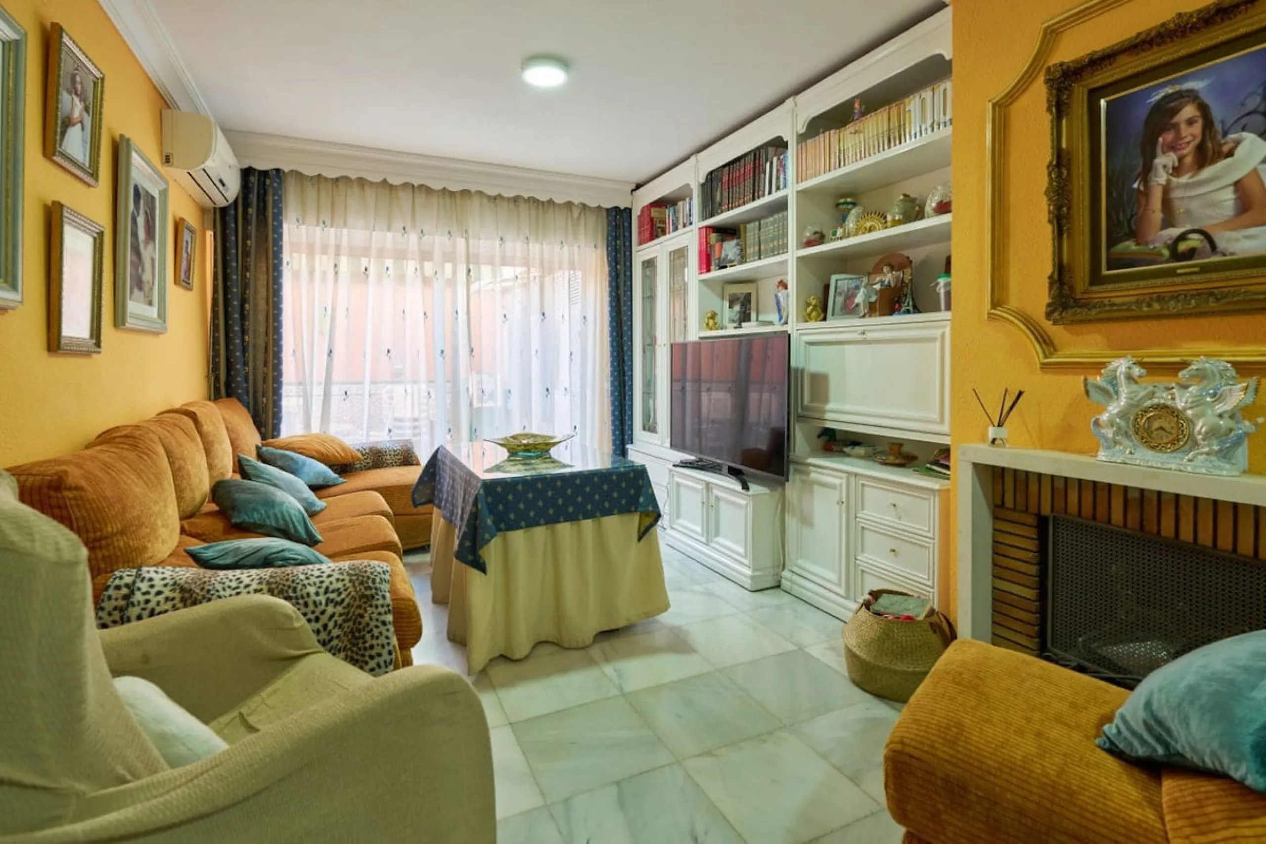 Fantastic semi-detached house in the heart of La Cala de Mijas, just a few steps from the beach!!