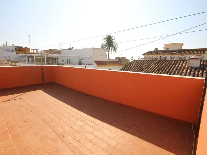 Fantastic semi-detached house in the heart of La Cala de Mijas, just a few steps from the beach!!
