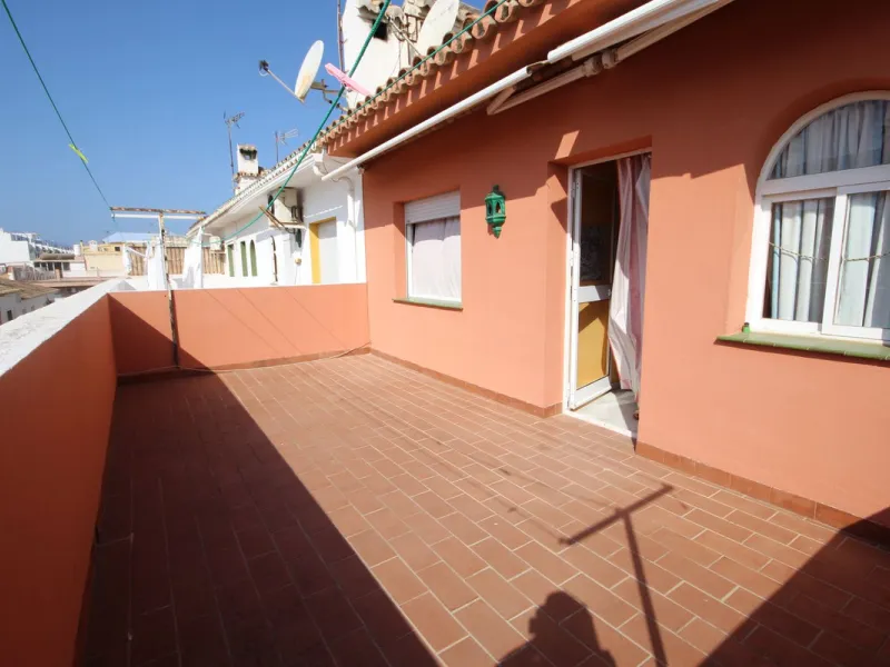 Fantastic semi-detached house in the heart of La Cala de Mijas, just a few steps from the beach!!