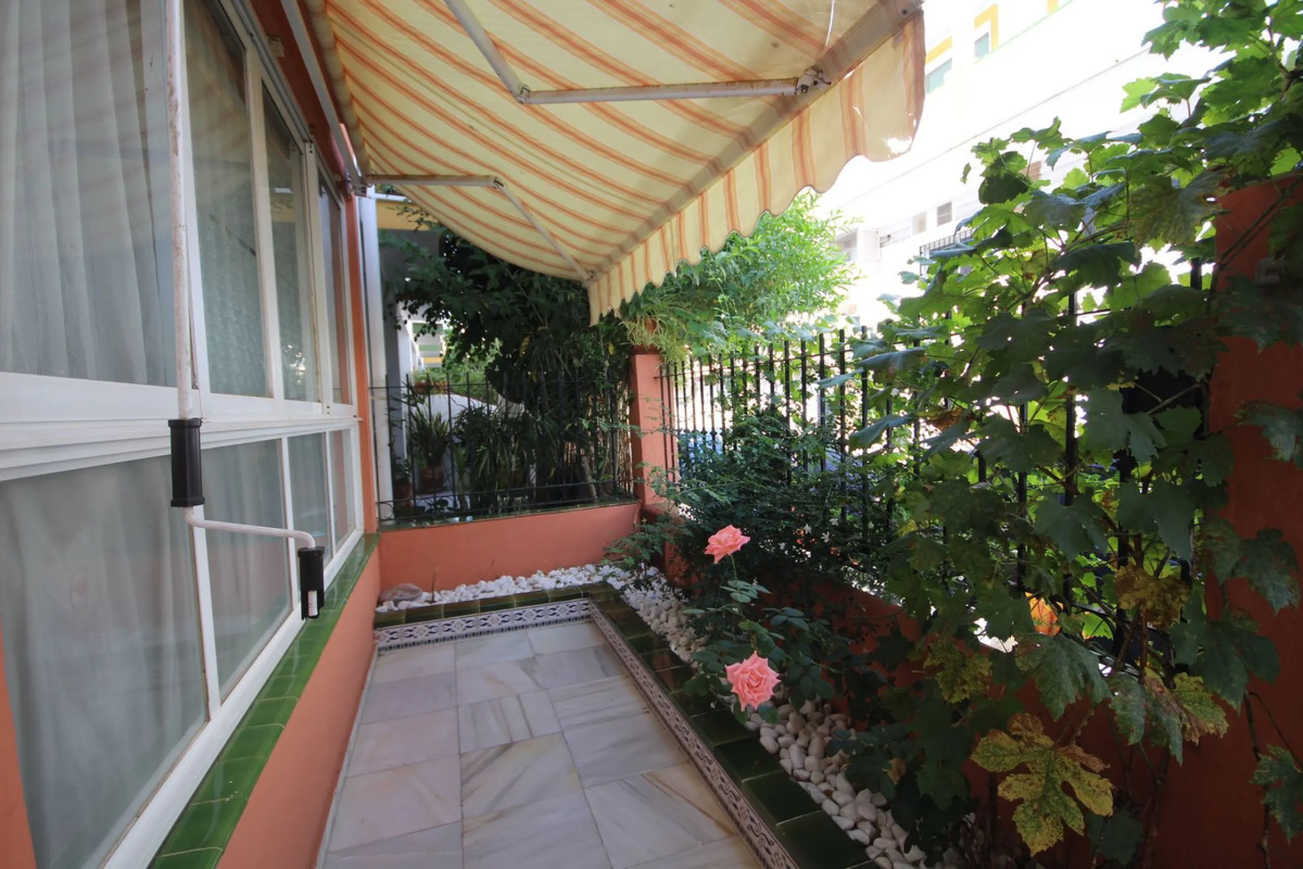 Fantastic semi-detached house in the heart of La Cala de Mijas, just a few steps from the beach!!