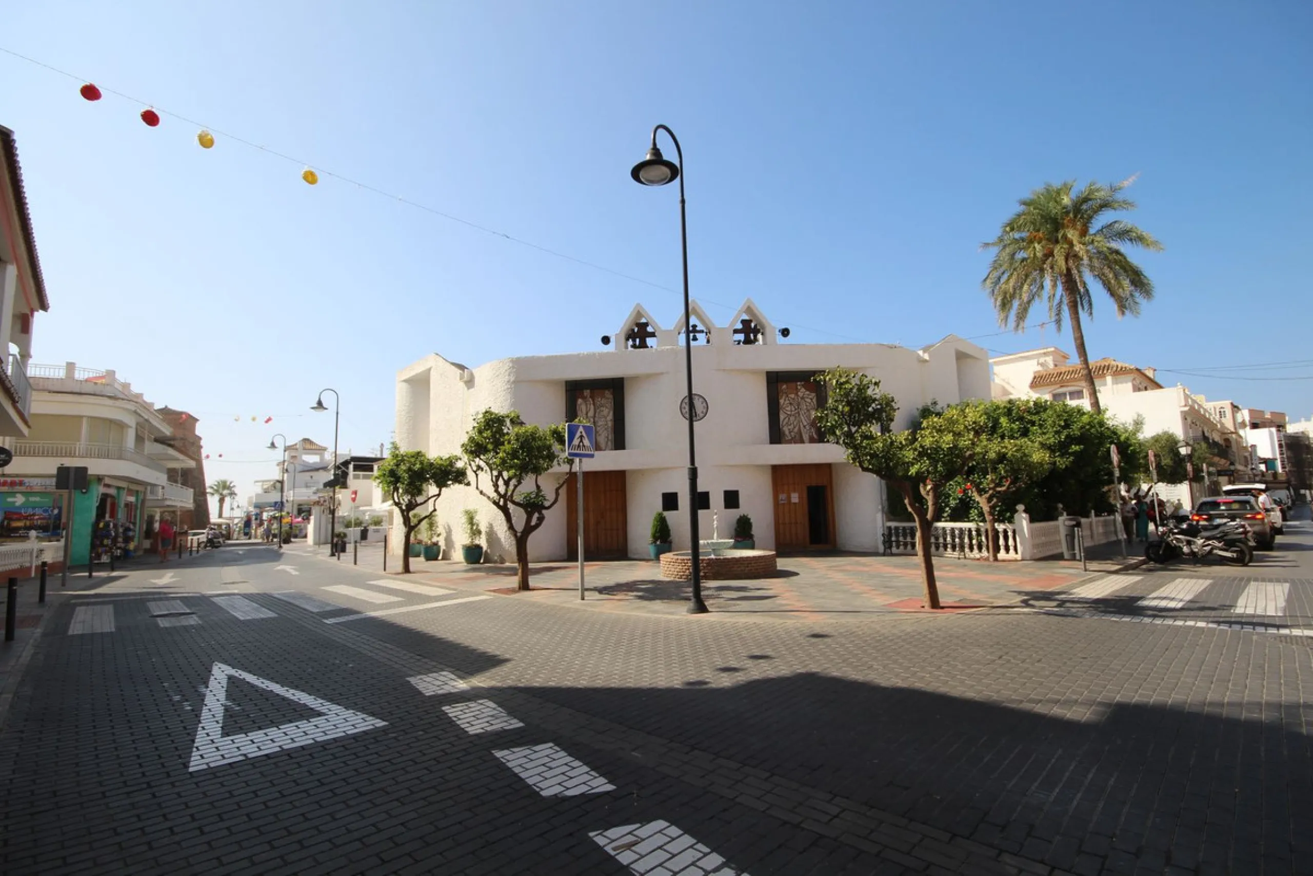 Fantastic semi-detached house in the heart of La Cala de Mijas, just a few steps from the beach!!