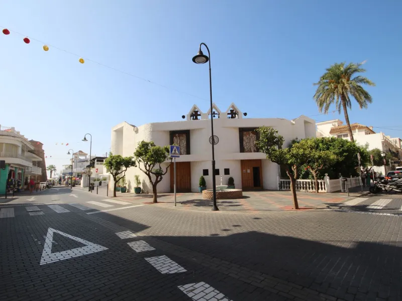 Fantastic semi-detached house in the heart of La Cala de Mijas, just a few steps from the beach!!
