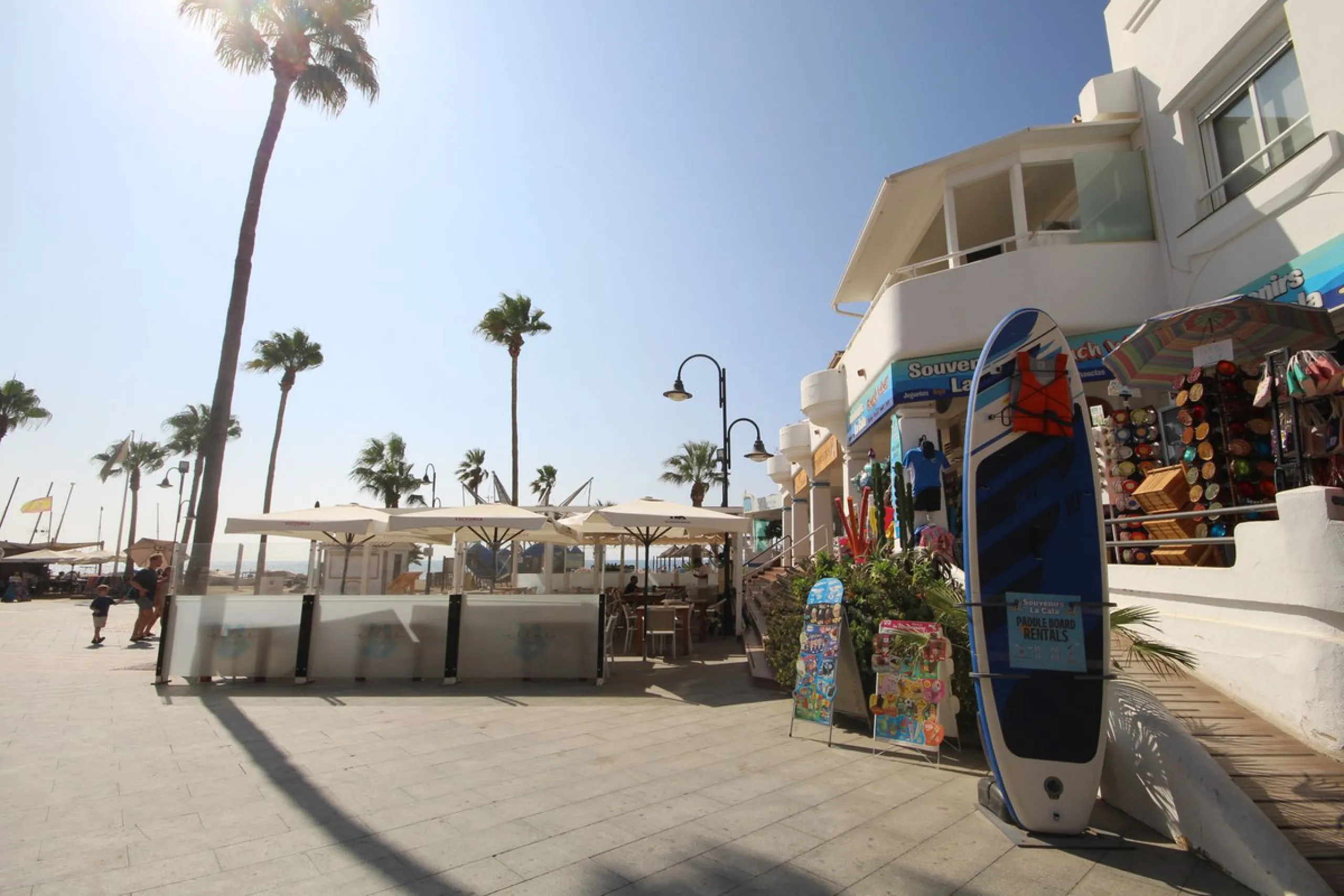 Fantastic semi-detached house in the heart of La Cala de Mijas, just a few steps from the beach!!