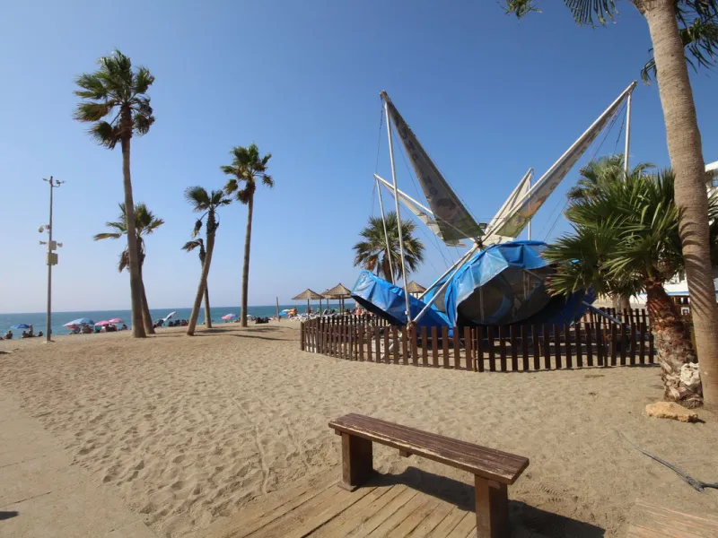 Fantastic semi-detached house in the heart of La Cala de Mijas, just a few steps from the beach!!