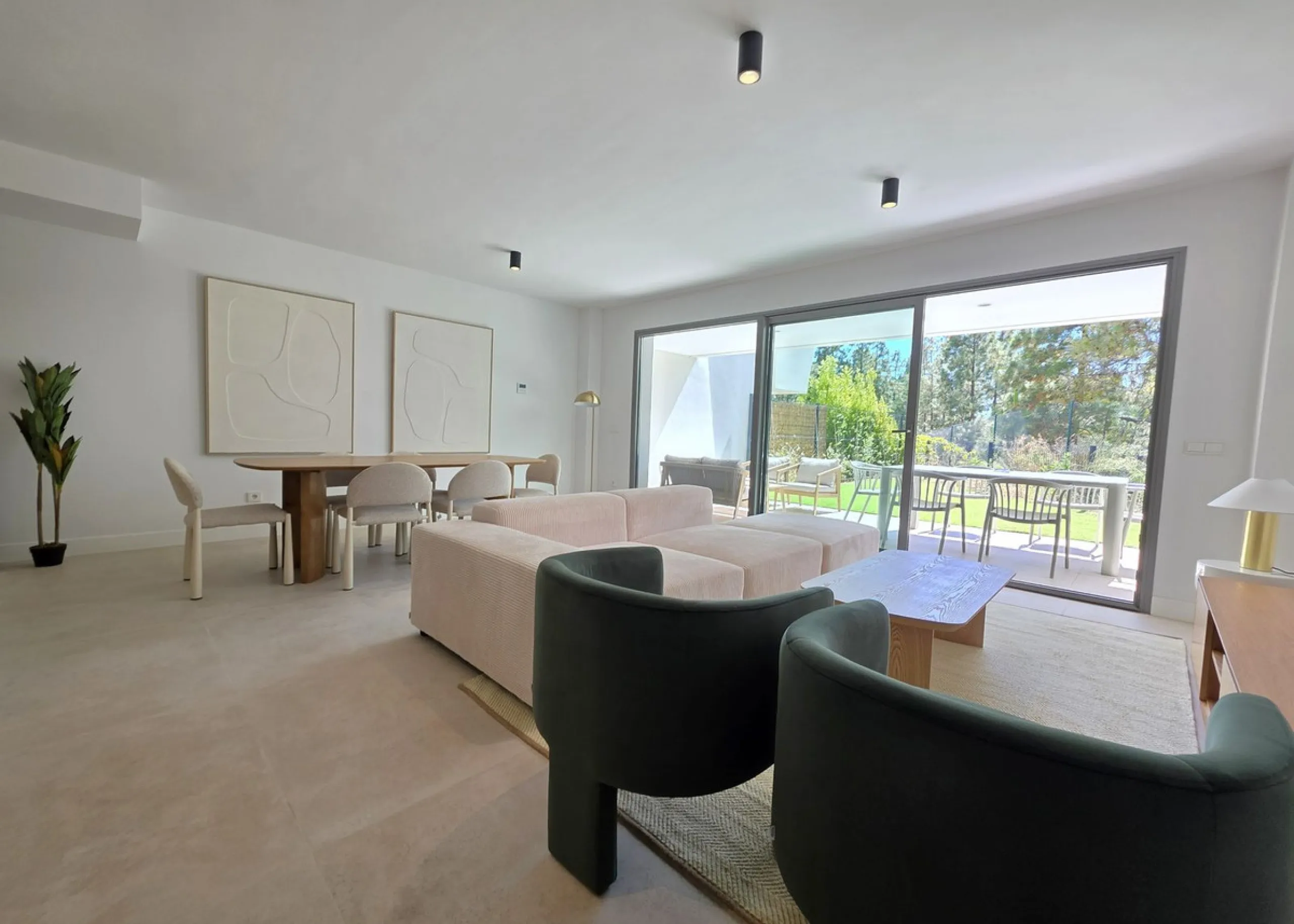 BRAND NEW LUXURY SEMI-DETACHED HOUSE - An exclusive semi-detached house (never used) with private garden set in a contemporary architectural style complex nestled in the heart of El Chaparral pine wood. This luxury property offers well distributed interio