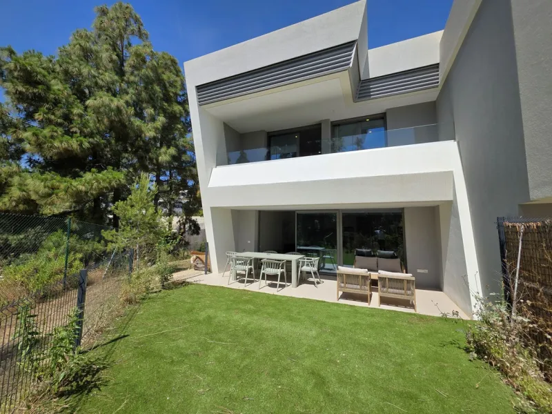 BRAND NEW LUXURY SEMI-DETACHED HOUSE - An exclusive semi-detached house (never used) with private garden set in a contemporary architectural style complex nestled in the heart of El Chaparral pine wood. This luxury property offers well distributed interio