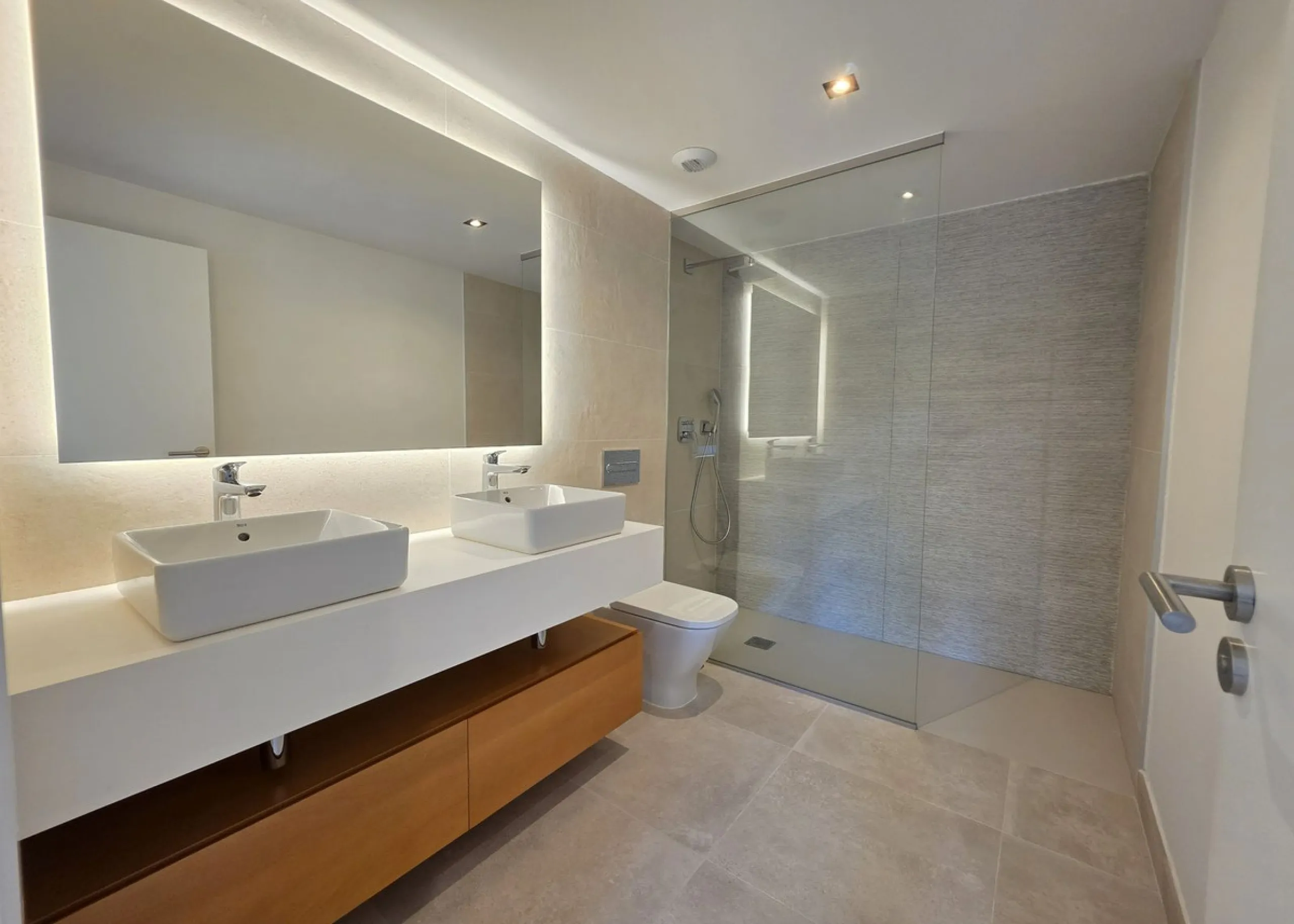 BRAND NEW LUXURY SEMI-DETACHED HOUSE - An exclusive semi-detached house (never used) with private garden set in a contemporary architectural style complex nestled in the heart of El Chaparral pine wood. This luxury property offers well distributed interio